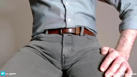 Snapshot of an_expose chatting on 01.04.25 an expos online show from 01.04.25