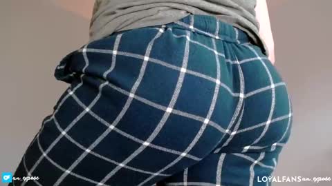 Snapshot of an_expose chatting on 02.17.25 an expos online show from 02.17.25