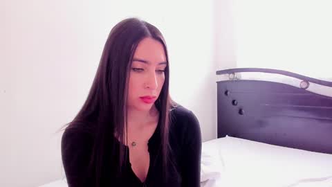 Snapshot of ana_castilo chatting on 01.11.25 Ana IG an castillo 1 online show from 01.11.25