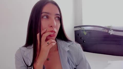 Snapshot of ana_castilo chatting on 03.10.25 Ana IG an castillo 1 online show from 03.10.25