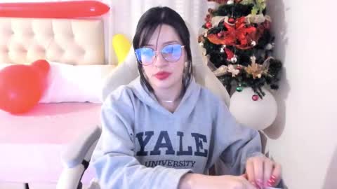 Im anna but you can call me as you want online show from 11.28.25