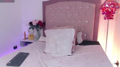 Ana Moon  online show from 09.15.25