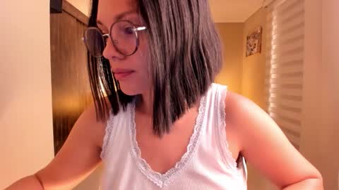 Snapshot of anabel_25 chatting on 12.22.25 Anabel online show from 12.22.25