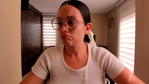 Snapshot of anabel_25 chatting on 02.06.26 Anabel online show from 02.06.26