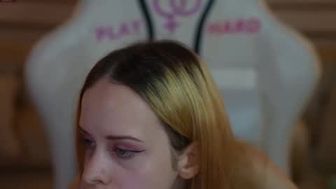 Snapshot of anabel_team054 chatting on 10.04.25 PLAYHARD054 online show from 10.04.25