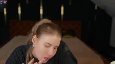 Snapshot of anabel_team054 chatting on 10.10.25 PLAYHARD054 online show from 10.10.25