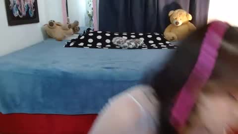 Snapshot of anabella_04 chatting on 01.05.25 anabella_04 online show from 01.05.25