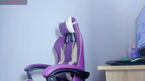 Snapshot of anabellabonariva chatting on 10.31.25 Anabella online show from 10.31.25