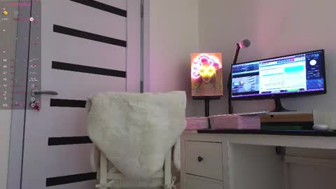 Snapshot of anabelle_wet chatting on 02.14.25 Annie online show from 02.14.25