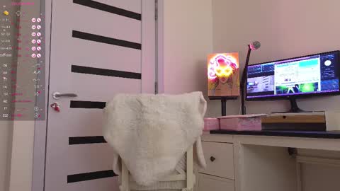 Snapshot of anabelle_wet chatting on 03.11.25 Annie online show from 03.11.25