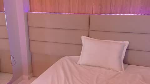 Snapshot of anabelleray chatting on 10.08.25 anabelleray online show from 10.08.25