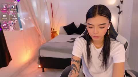 ANABEL WOLF  online show from 11.18.25