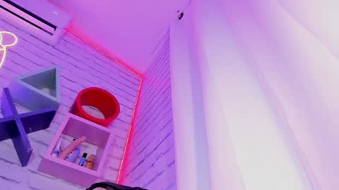 Snapshot of anaelle_bardin chatting on 01.14.25 Anna online show from 01.14.25