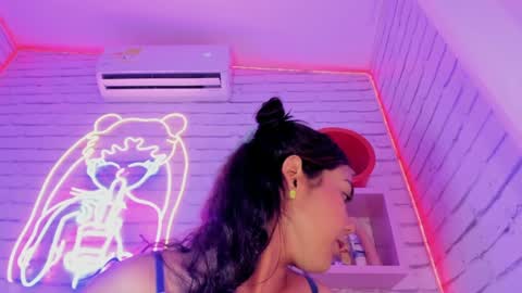 Snapshot of anaelle_bardin chatting on 01.16.25 Anna online show from 01.16.25