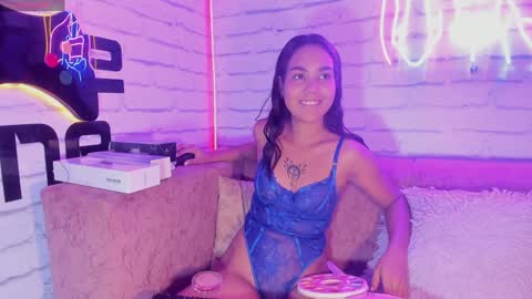 Snapshot of anaelle_bardin chatting on 02.01.25 Anna online show from 02.01.25