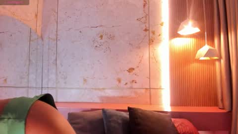 Snapshot of anaelle_bardin chatting on 09.19.25 Anna online show from 09.19.25