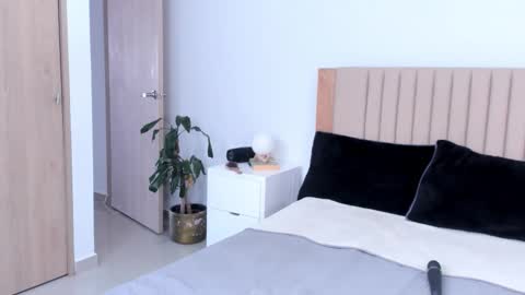 Ana Henao or Annie... Follow me ahenaocb Insta  X online show from 10.27.25