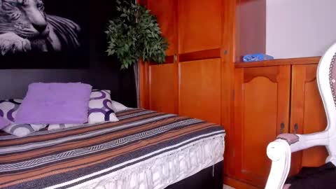 Snapshot of anahi__18 chatting on 09.24.25 Anahi online show from 09.24.25