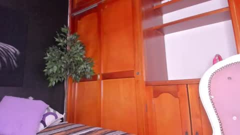 Snapshot of anahi__18 chatting on 10.03.25 Anahi online show from 10.03.25