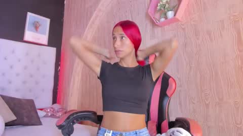 Snapshot of anahi__18 chatting on 10.05.25 Anahi online show from 10.05.25