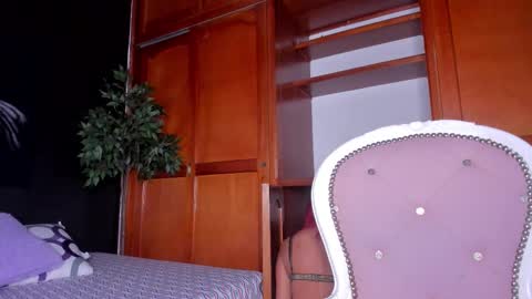 Snapshot of anahi__18 chatting on 10.13.25 Anahi online show from 10.13.25