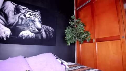 Snapshot of anahi__18 chatting on 10.18.25 Anahi online show from 10.18.25