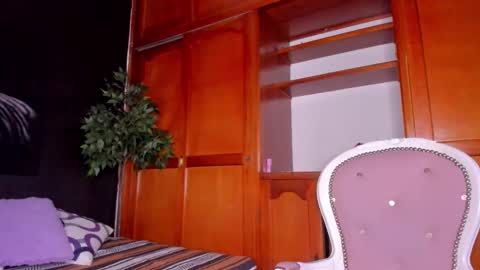 Snapshot of anahi__18 chatting on 10.21.25 Anahi online show from 10.21.25