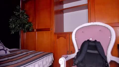 Snapshot of anahi__18 chatting on 10.22.25 Anahi online show from 10.22.25