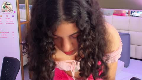 Snapshot of anahi_maite chatting on 01.04.25 Anahi online show from 01.04.25