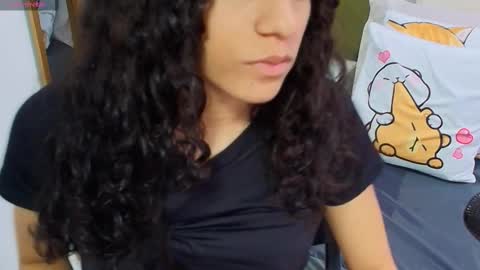 Snapshot of anahi_maite chatting on 02.20.25 Anahi online show from 02.20.25