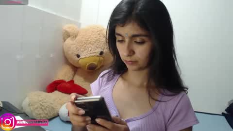 Snapshot of anahibrowns95 chatting on 02.24.25 Anahi Browns online show from 02.24.25