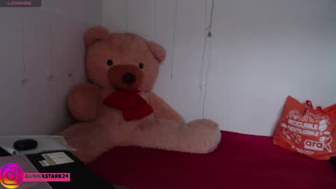 Snapshot of anahibrowns95 chatting on 10.30.25 Anahi Browns online show from 10.30.25