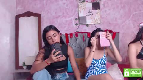 Snapshot of anais_victoria chatting on 10.28.25 Anais Victoria online show from 10.28.25