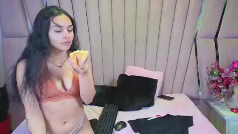 AbbyAndAntonela online show from 12.15.25