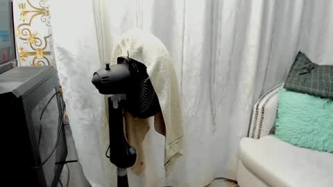 analia18  online show from 01.14.25