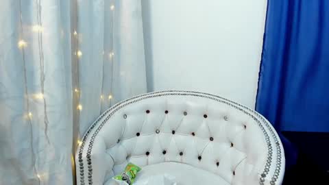 analia18  online show from 01.23.25