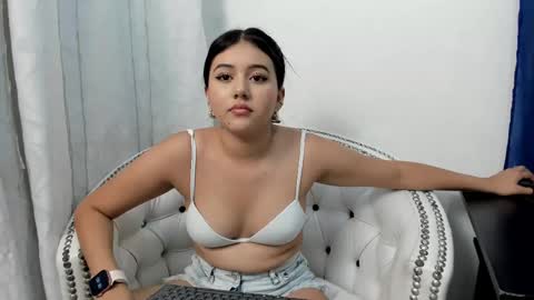 analia18  online show from 02.25.25