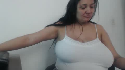 Snapshot of analy_hot chatting on 09.24.25 analy_hot online show from 09.24.25