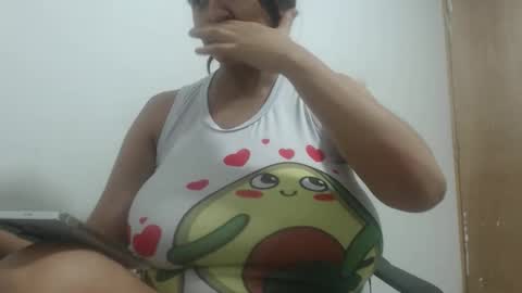 Snapshot of analy_hot chatting on 10.27.25 analy_hot online show from 10.27.25