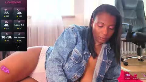 Snapshot of anamaar chatting on 09.16.25 Ana online show from 09.16.25