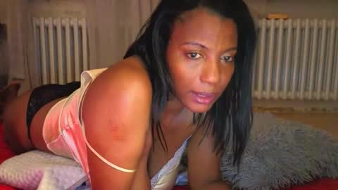 Snapshot of anamaar chatting on 10.03.25 Ana online show from 10.03.25