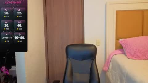 Snapshot of anamaar chatting on 10.31.25 Ana online show from 10.31.25