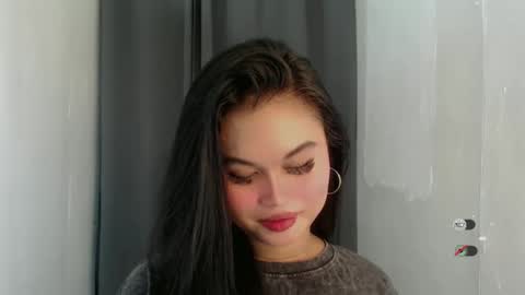 Snapshot of anaruru_ chatting on 04.10.26 ANA online show from 04.10.26