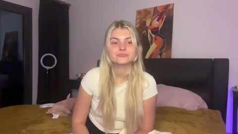 Snapshot of anasova chatting on 11.06.25 Ana online show from 11.06.25