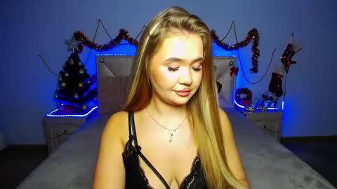 anastacyyellig online show from 12.18.24