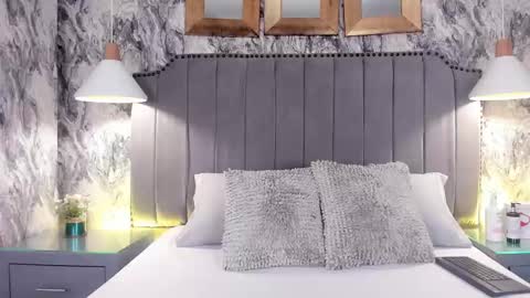 Snapshot of anastasia_steelegb chatting on 09.25.25 Mia online show from 09.25.25