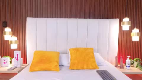 Snapshot of anastasia_steelegb chatting on 10.22.25 Mia online show from 10.22.25