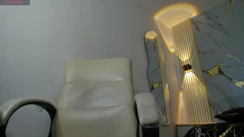 Snapshot of anastasia_stiile chatting on 10.18.25 Anastasia online show from 10.18.25