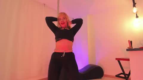 Snapshot of anastasiataylor_ chatting on 09.28.25 Ana 3 online show from 09.28.25