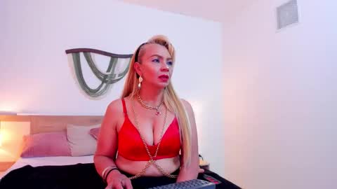 Snapshot of anastasiataylor_ chatting on 10.24.25 Ana 3 online show from 10.24.25